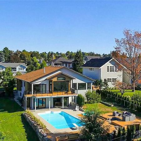 Luxurious 5 Bedroom House With Pool & Sauna West Kelowna Bagian luar foto