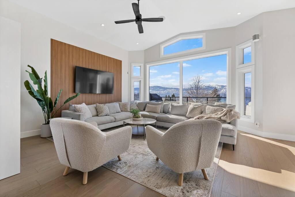 Luxurious 5 Bedroom House With Pool & Sauna West Kelowna Bagian luar foto