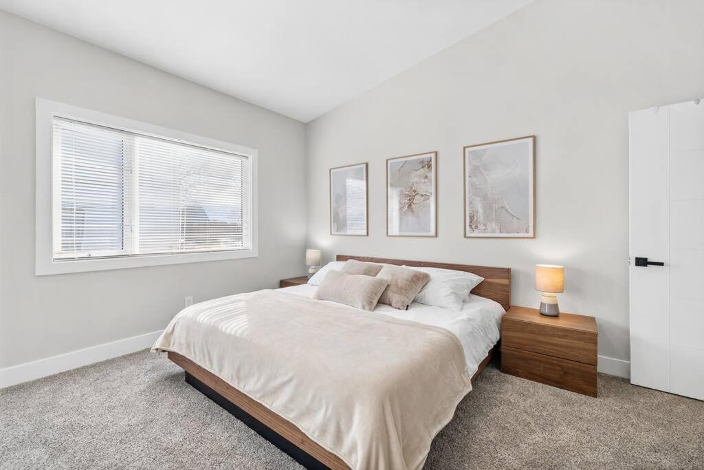 Luxurious 5 Bedroom House With Pool & Sauna West Kelowna Bagian luar foto