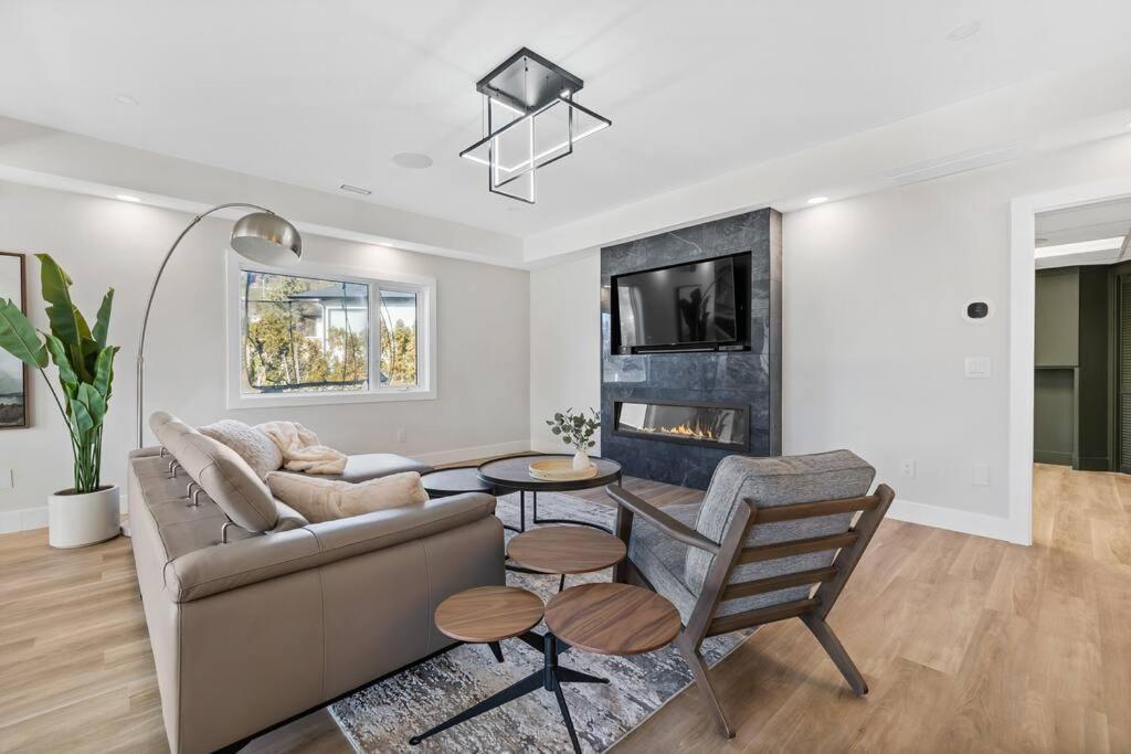 Luxurious 5 Bedroom House With Pool & Sauna West Kelowna Bagian luar foto
