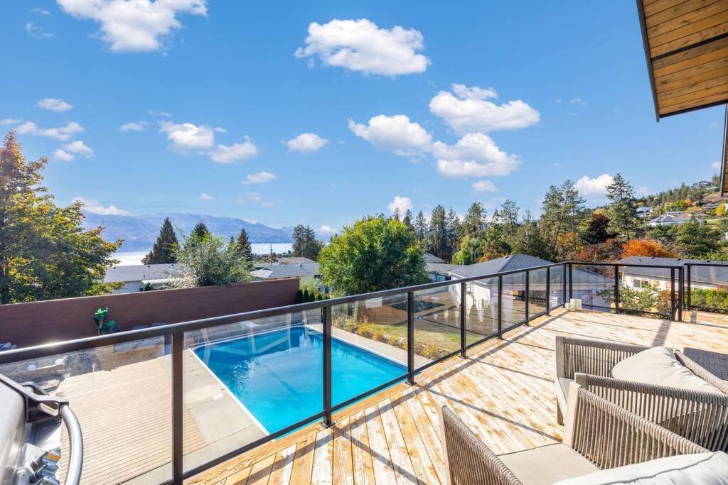 Luxurious 5 Bedroom House With Pool & Sauna West Kelowna Bagian luar foto