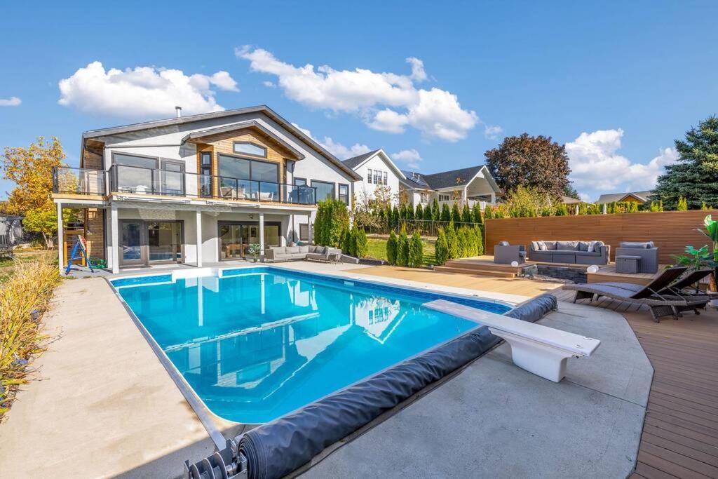 Luxurious 5 Bedroom House With Pool & Sauna West Kelowna Bagian luar foto