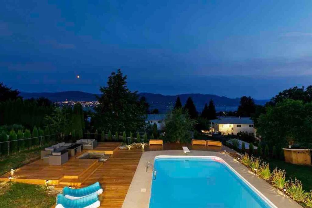 Luxurious 5 Bedroom House With Pool & Sauna West Kelowna Bagian luar foto