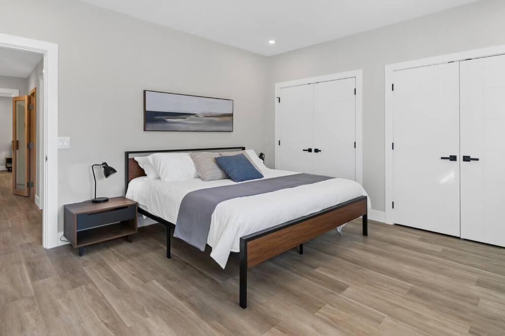 Luxurious 5 Bedroom House With Pool & Sauna West Kelowna Bagian luar foto