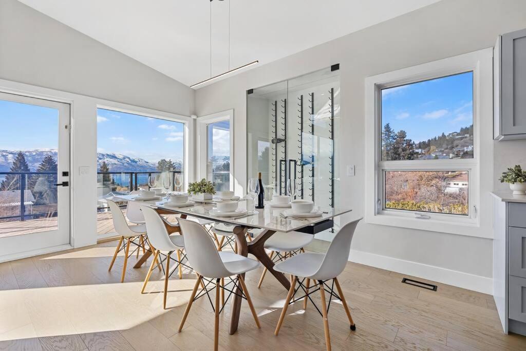 Luxurious 5 Bedroom House With Pool & Sauna West Kelowna Bagian luar foto