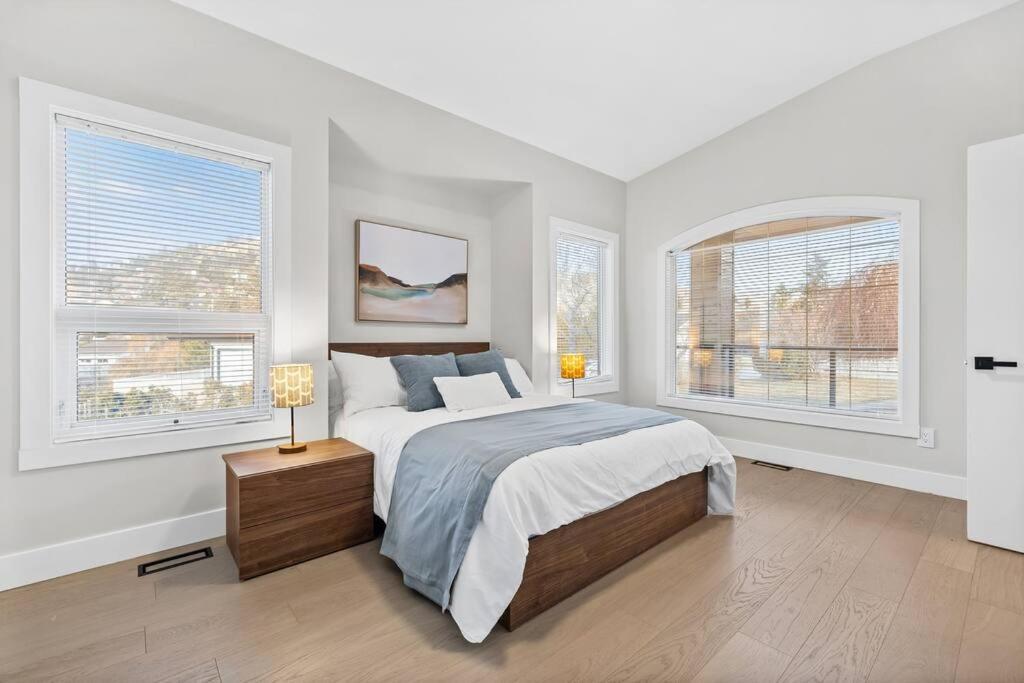 Luxurious 5 Bedroom House With Pool & Sauna West Kelowna Bagian luar foto