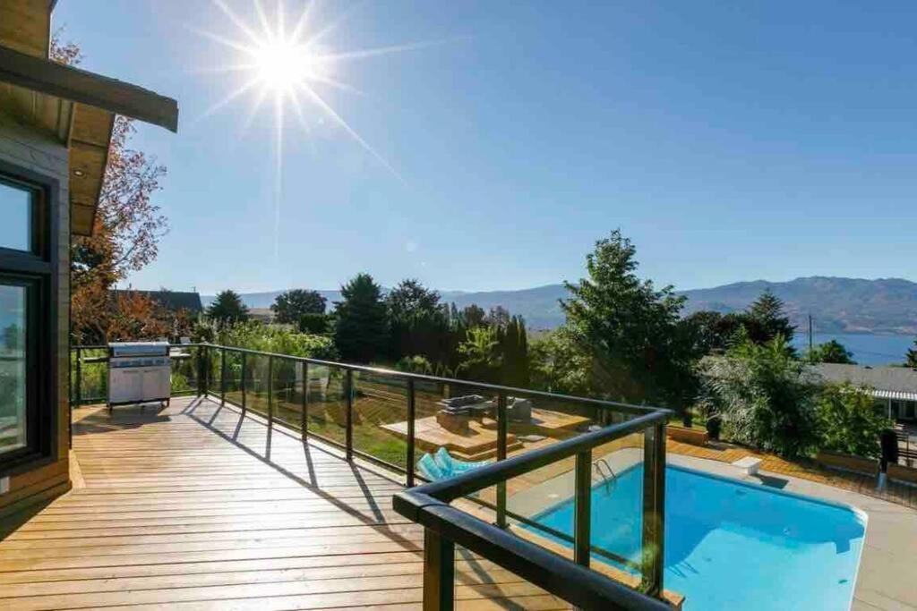Luxurious 5 Bedroom House With Pool & Sauna West Kelowna Bagian luar foto