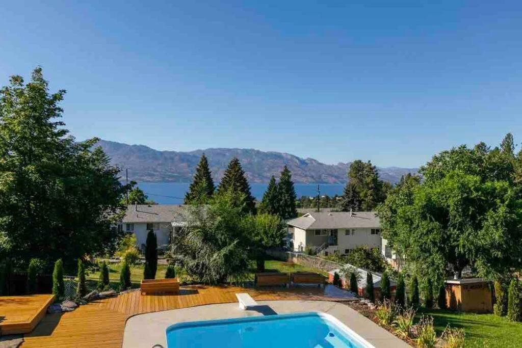Luxurious 5 Bedroom House With Pool & Sauna West Kelowna Bagian luar foto